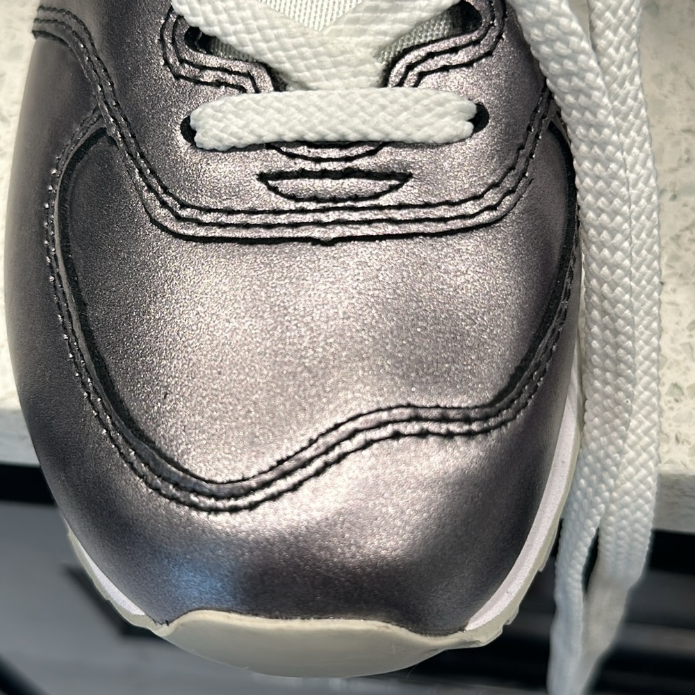 NWOB Women’s New Balance 574 Silver Metallic - Picture 6 of 6